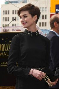 short-hairstyles-anne-hathaway-celebrity